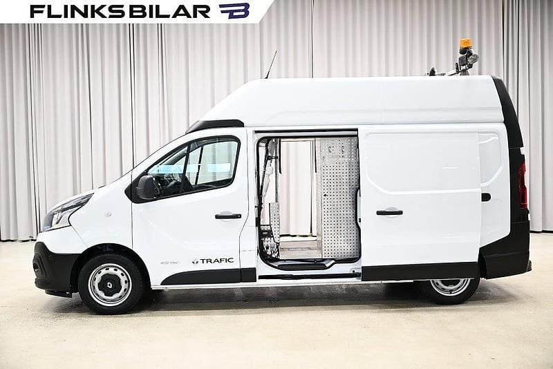 Vit Begagnad 2017 Renault Trafic Minibuss | 118 750 kr (Lite dyr) - Bild 1/4