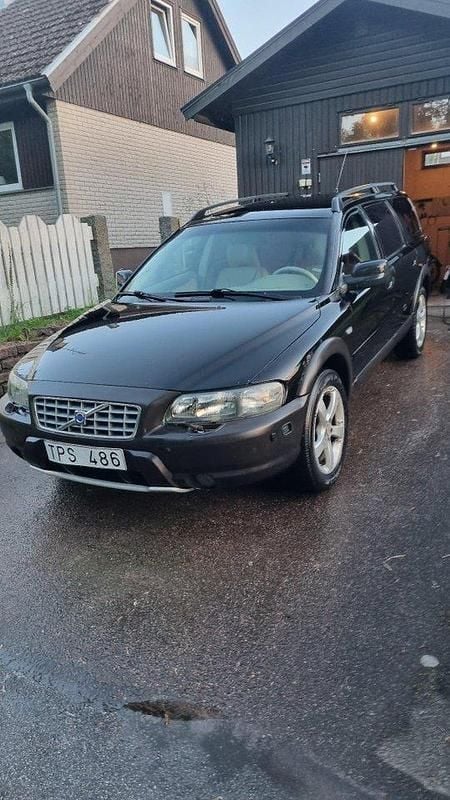 Svart Begagnad 2003 Volvo XC70 Business Edition SUV | 25 000 kr (Marknadspris) - Bild 1/4