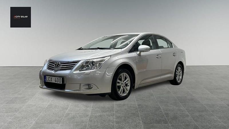 Silver Begagnad 2010 Toyota Avensis Business Edition Sedan | 99 900 kr (Marknadspris) - Bild 1/4