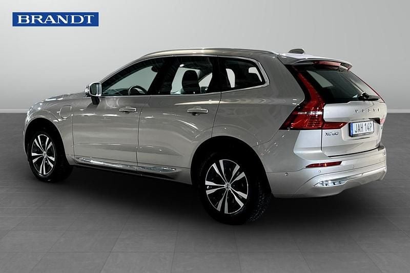 Begagnad Volvo XC60 Core 355 HK (261 kW) 2023 Grå SUV