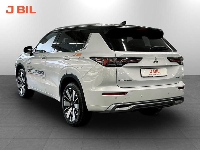 Begagnad Mitsubishi Outlander P-HEV Instyle 136 HK (100 kW) 2025 Vit SUV
