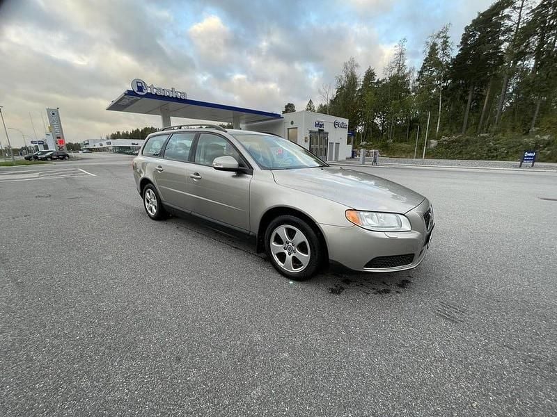 Begagnad Volvo V70 Kinetic 146 HK (107 kW) 2008 Kombi