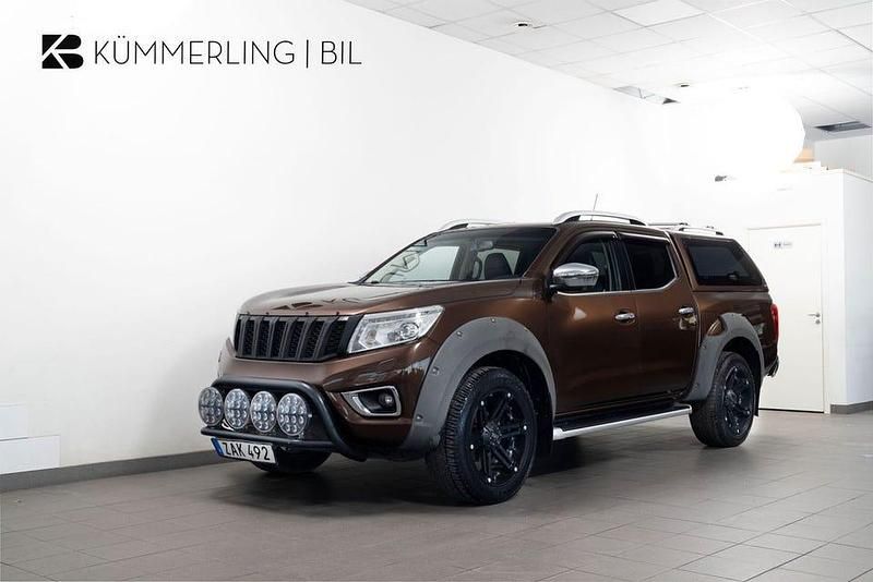 Brun Begagnad 2018 Nissan Navara 360º Pickup | 224 900 kr (Bra pris) - Bild 1/4