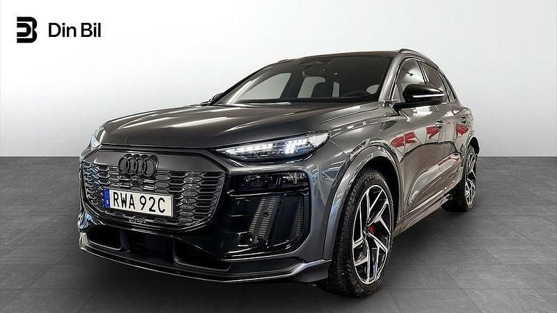 Grå Begagnad 2024 Audi Q6 e-tron S-Line SUV | 899 900 kr (Dyr) - Bild 1/4