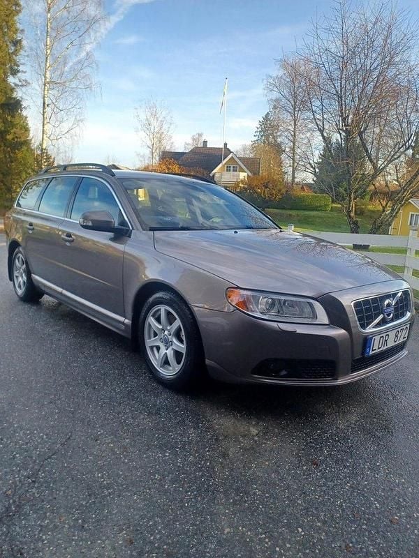 Grå Begagnad 2011 Volvo V70 Momentum Kombi | 67 000 kr (Bra pris) - Bild 1/4