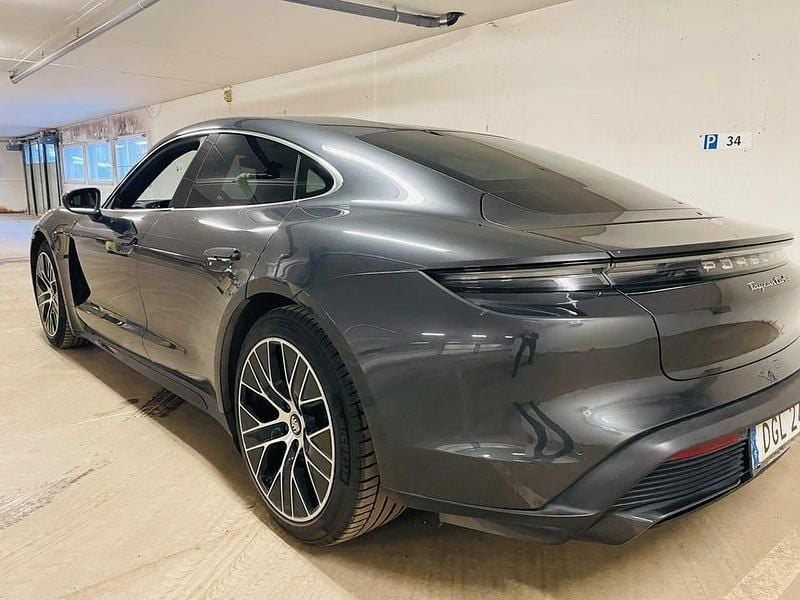 Begagnad Porsche Taycan Turbo 500 kW (680 HK) 2020 Mörkgrå Sedan