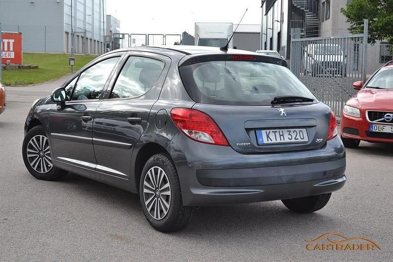 Begagnad Peugeot 207 93 HK (68 kW) 2010 Mörkgrå (grå) Halvkombi