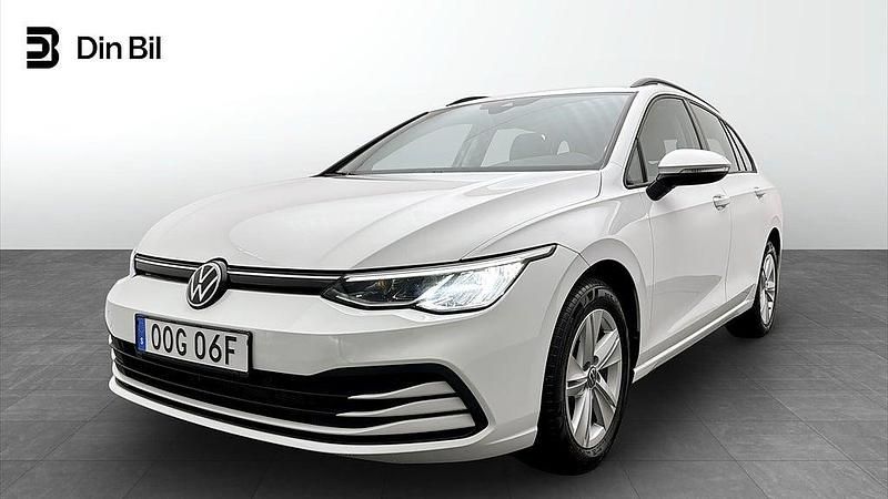 Pure white Begagnad 2024 VW Golf VIII Kombi | 289 900 kr (Marknadspris) - Bild 1/4