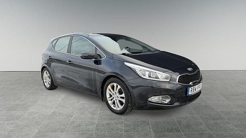 Begagnad Kia Ceed 112 HK (82 kW) 2013 Svart Halvkombi