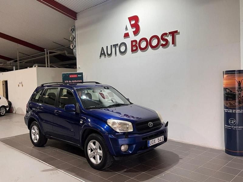 Blå Begagnad 2003 Toyota RAV4 SUV | 39 999 kr (Marknadspris) - Bild 1/4
