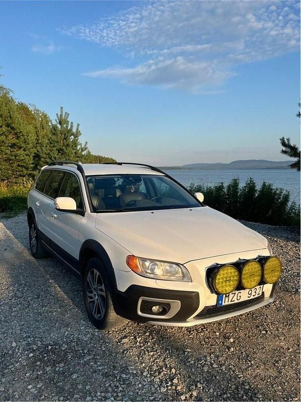 Vit Begagnad 2013 Volvo XC70 Momentum SUV | 99 400 kr (Marknadspris) - Bild 1/4