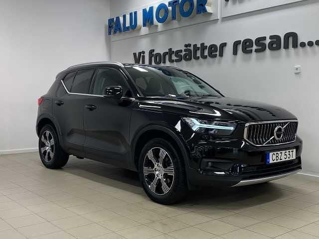 Svart Begagnad 2021 Volvo XC40 Inscription SUV | 299 500 kr (Lite dyr) - Bild 1/4