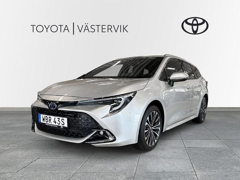 Silver Begagnad 2024 Toyota Corolla Style Kombi | 349 000 kr (Dyr) - Bild 1/4