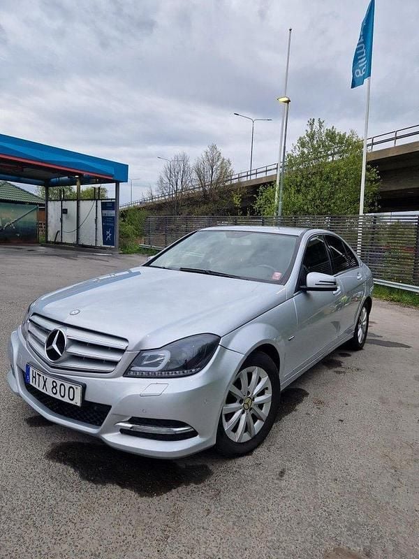 Silver Begagnad 2012 Mercedes C220 Avantgarde Sedan | 63 000 kr (Bra pris) - Bild 1/4