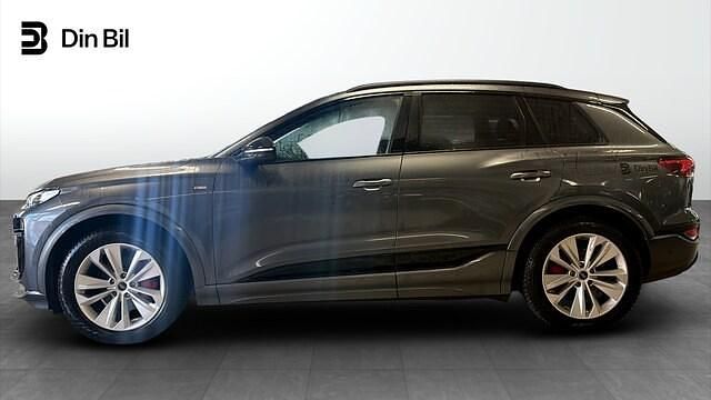 Begagnad Audi Q6 e-tron S-Line 284 kW (387 HK) 2025 Daytonagrå pärleffekt SUV