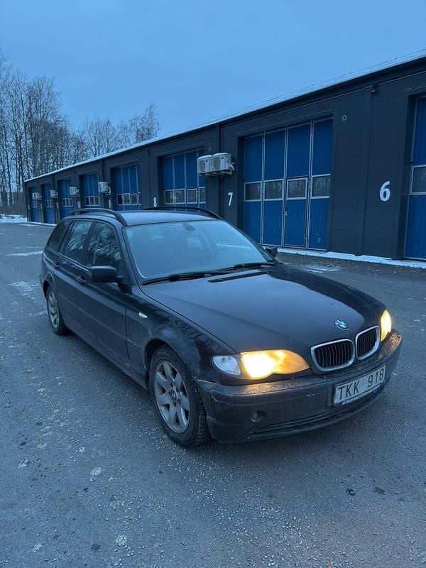 Begagnad 2002 BMW 318 Kombi | 25 000 kr - Bild 1/4