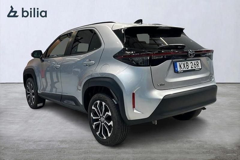 Begagnad Toyota Yaris Hybrid Active 117 HK (86 kW) 2025 Silver