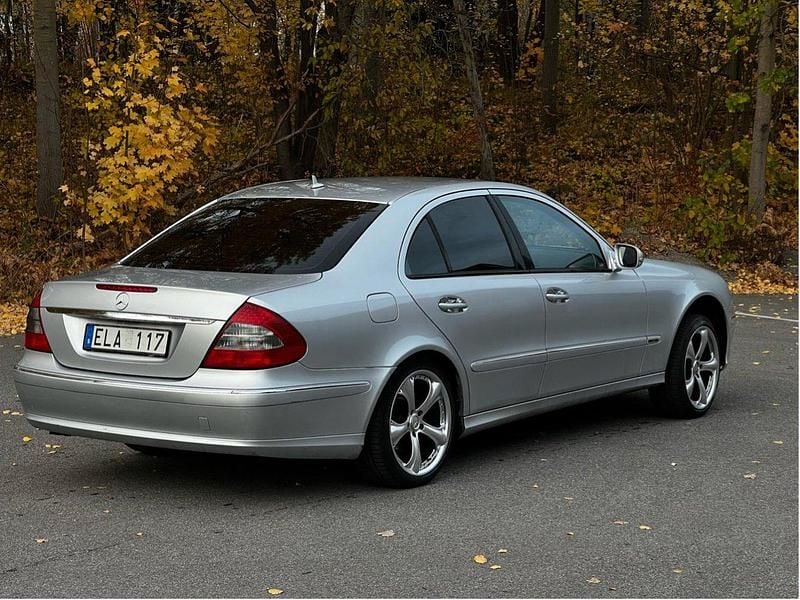 Silver Begagnad 2008 Mercedes E220 Avantgarde Sedan | 39 900 kr (Superpris) - Bild 1/4