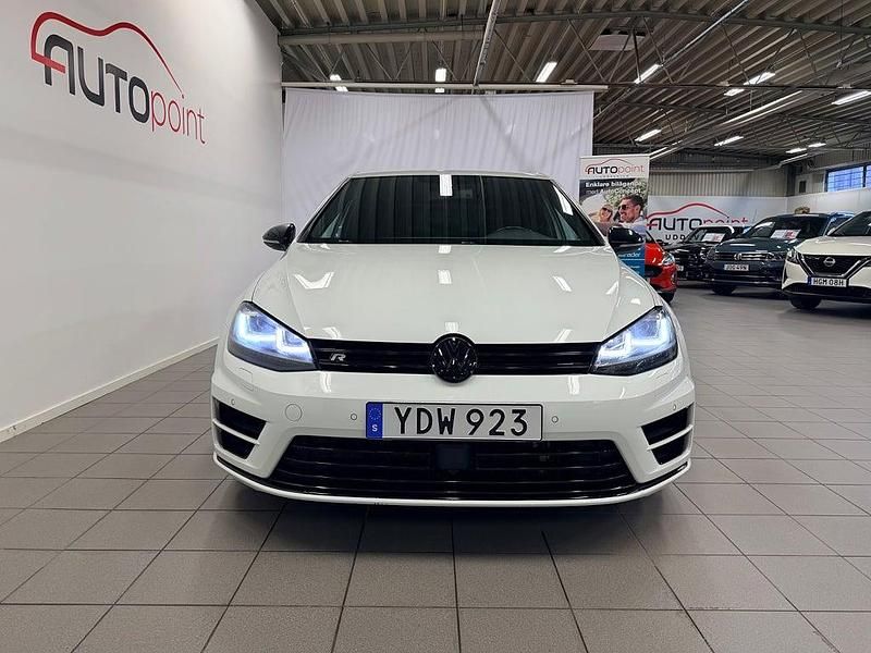 Begagnad VW Golf VII R 301 HK (221 kW) 2016 Vit Halvkombi