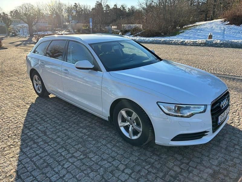 Begagnad Audi A6 Proline 190 HK (139 kW) 2014 Vit metallic Kombi