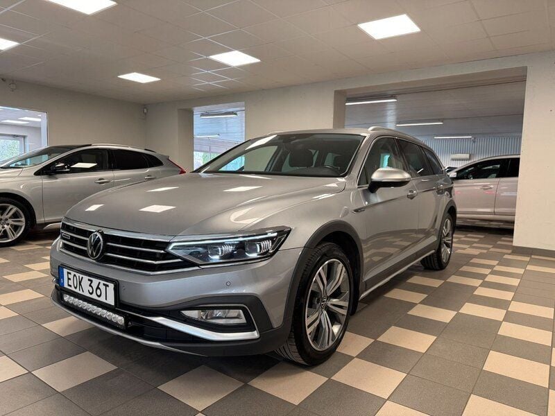 Silver Begagnad 2022 VW Passat Alltrack Kombi | 273 800 kr (Bra pris) - Bild 1/4
