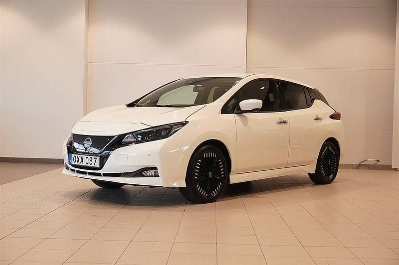 Vit Begagnad 2022 Nissan Leaf N-Connecta Halvkombi | 179 800 kr (Marknadspris) - Bild 1/4