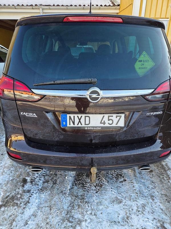 Begagnad Opel Zafira Tourer 195 HK (143 kW) 2013 Minibuss