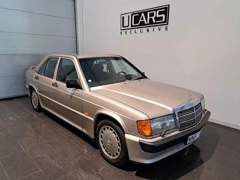 Begagnad Mercedes 190 170 HK (125 kW) 1988 Grå Sedan