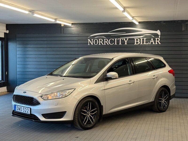 Grå Begagnad 2014 Ford Focus Kombi | 62 800 kr (Superpris) - Bild 1/4