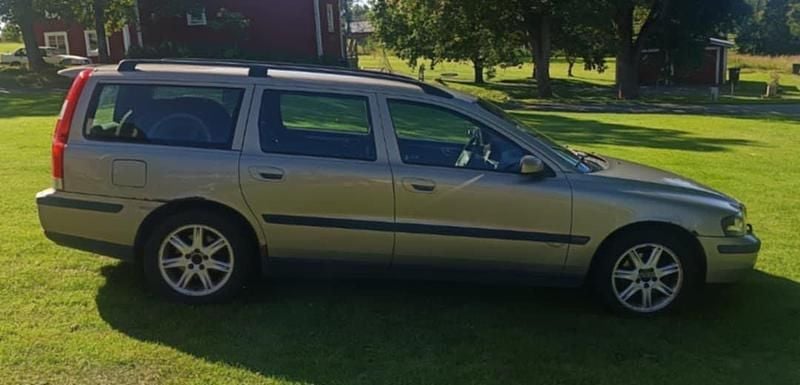 Brun Begagnad 2004 Volvo V70 Business Edition Kombi | 13 500 kr (Superpris) - Bild 1/4