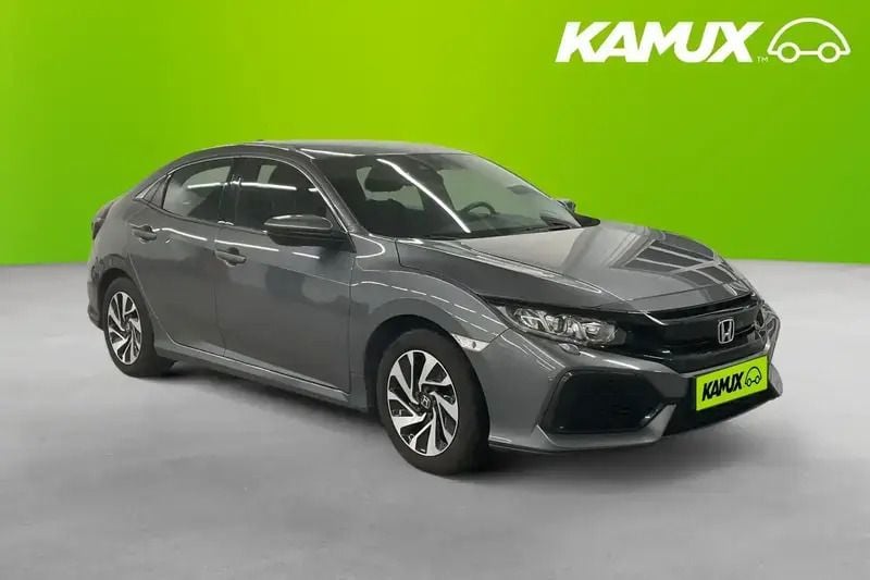 Silver/grå Begagnad 2018 Honda Civic Comfort Halvkombi | 134 800 kr (Bra pris) - Bild 1/3