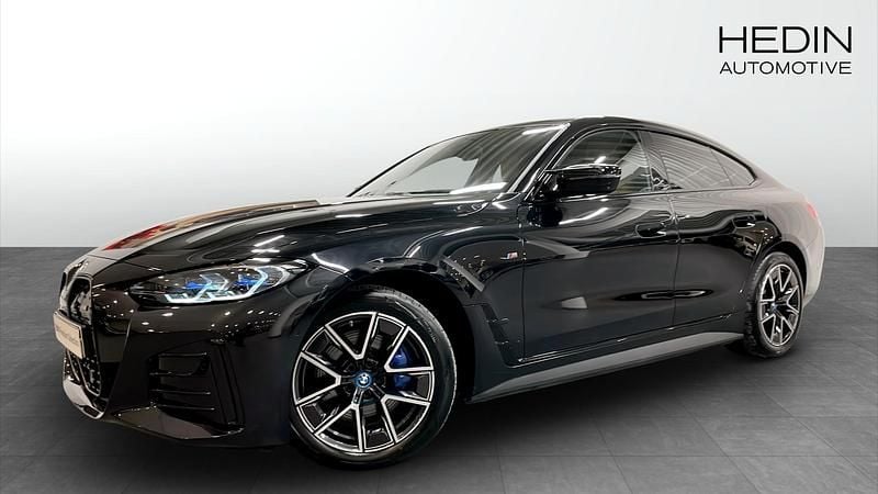Svart Begagnad 2023 BMW i4 Shadowline Sedan | 528 700 kr (Marknadspris) - Bild 1/4