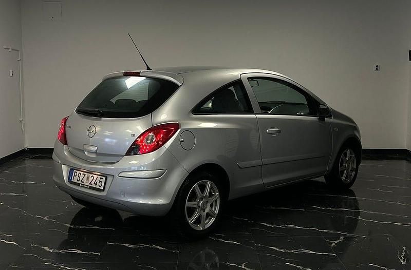 Begagnad Opel Corsa 80 HK (58 kW) 2007 Grå Halvkombi