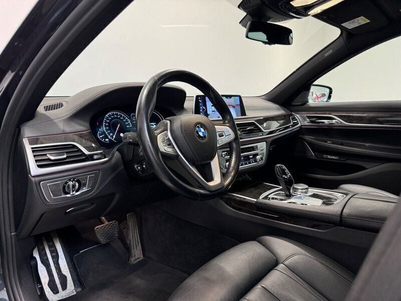 Begagnad BMW 730L M Sport 266 HK (195 kW) 2016 Grå Sedan