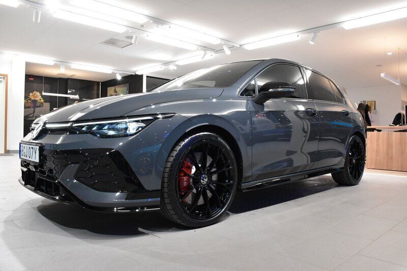 Mörkgrå Ny 2024 VW Golf VIII GTI Clubsport Halvkombi | 583 800 kr - Bild 1/4