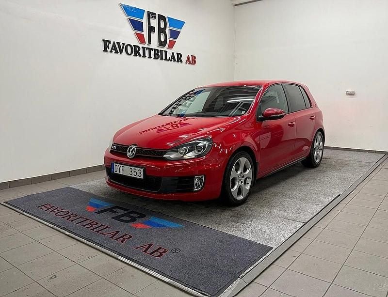 Röd Begagnad 2010 VW Golf VI GTI Halvkombi | 139 000 kr (Dyr) - Bild 1/4
