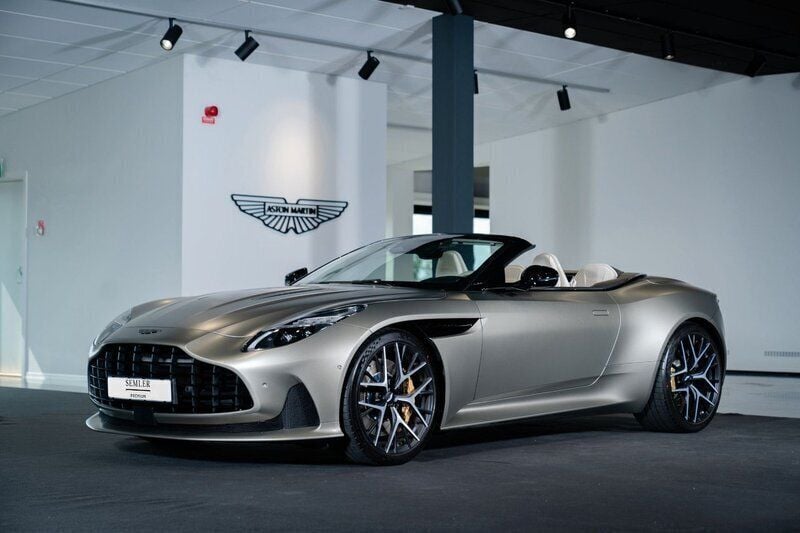 Grön Begagnad 2024 Aston Martin DB12 Cab | 2 995 000 kr - Bild 1/4