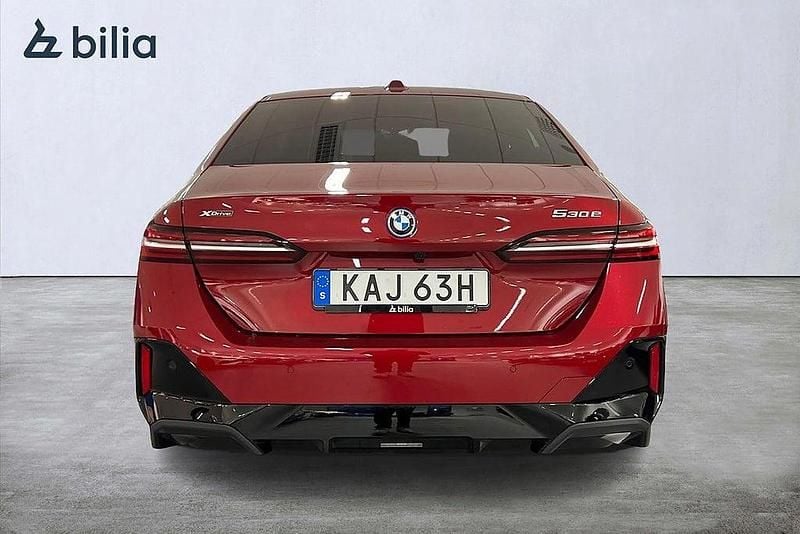 Begagnad BMW 530e M Sport 190 HK (139 kW) 2025 Röd Sedan