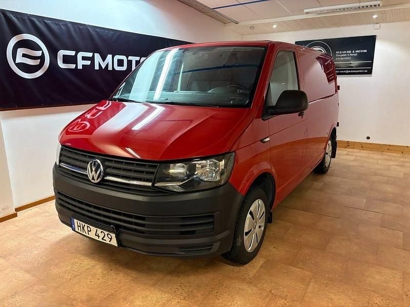 Röd Begagnad 2016 VW T6 Van | 129 900 kr (Bra pris) - Bild 1/4