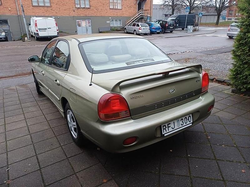 Begagnad Hyundai Sonata 160 HK (117 kW) 2000 Ljusgrön (grön) Sedan