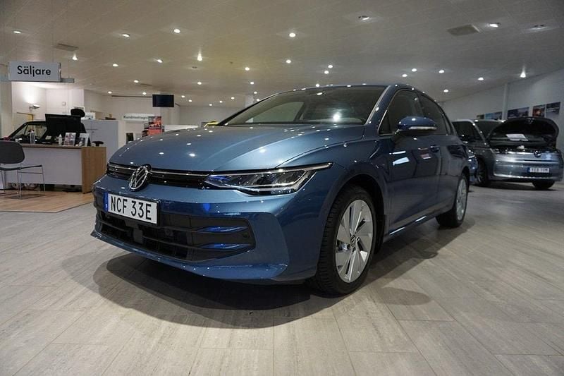 Blå Ny 2025 VW Golf VIII Edition Kombi | 279 000 kr (Bra pris) - Bild 1/4