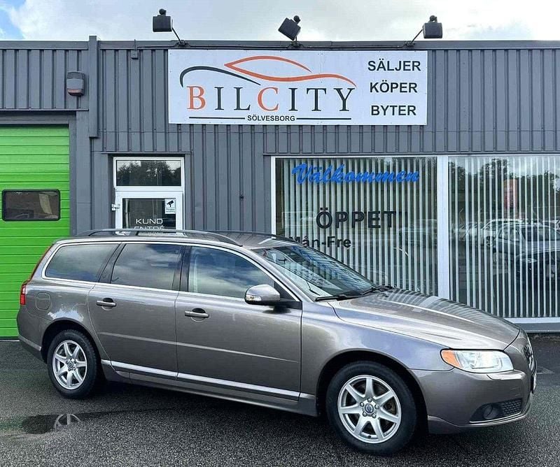 Grå Begagnad 2010 Volvo V70 Momentum Kombi | 59 900 kr (Bra pris) - Bild 1/4
