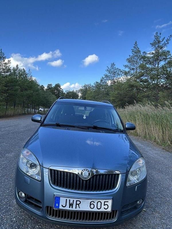 Grå Begagnad 2009 Skoda Fabia Kombi | 35 000 kr (Bra pris) - Bild 1/4