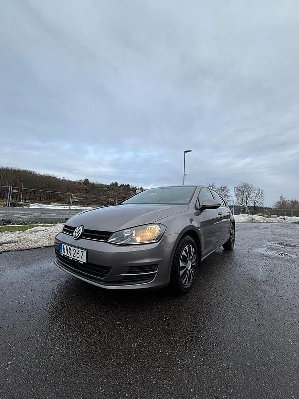 Begagnad VW Golf VII 110 HK (80 kW) 2016 Halvkombi