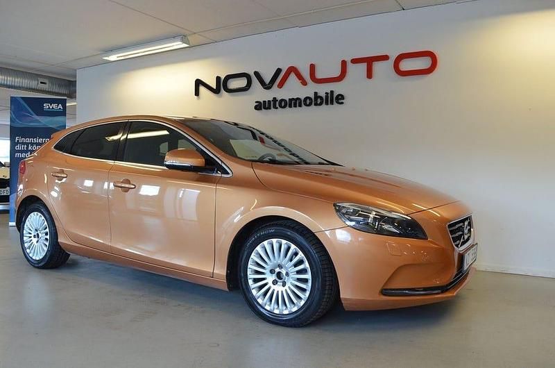 Brun Begagnad 2012 Volvo V40 Momentum Kombi | 65 000 kr (Bra pris) - Bild 1/4