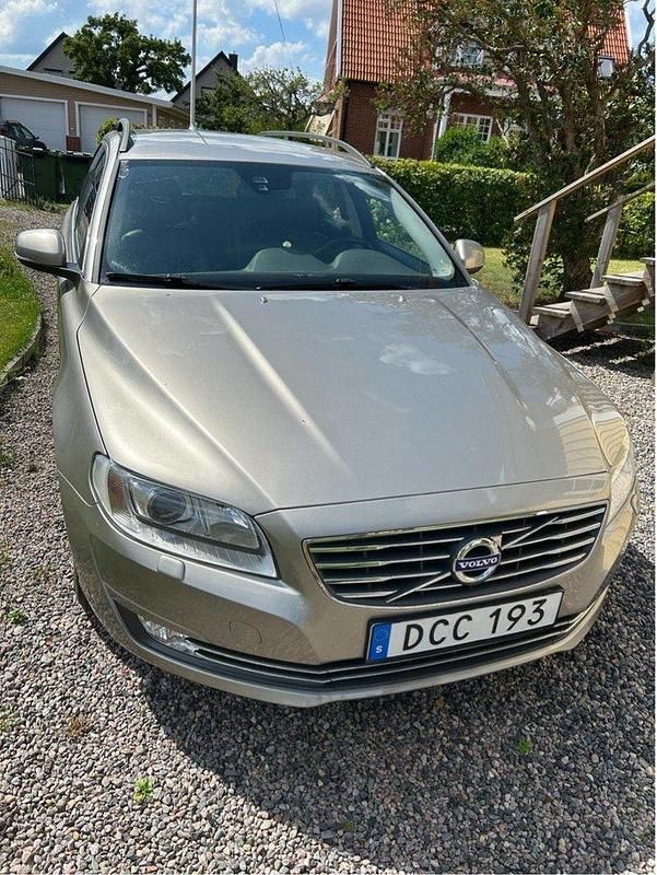 Brun Begagnad 2015 Volvo V70 Momentum Kombi | 95 000 kr (Superpris) - Bild 1/4