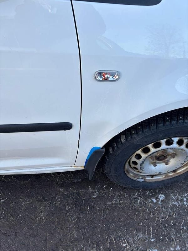 Begagnad VW Caddy 102 HK (75 kW) 2011 Minibuss