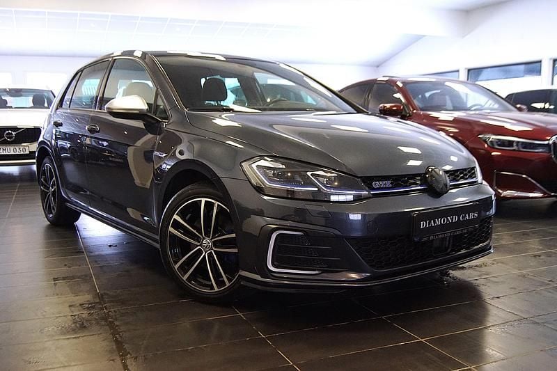 Begagnad VW Golf VII GTE 207 HK (152 kW) 2017 Grå Halvkombi