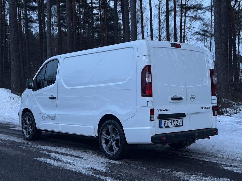 Begagnad Opel Vivaro 125 HK (91 kW) 2017 Vit Minibuss