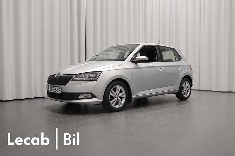 Brilliant silver metallic Begagnad 2021 Skoda Fabia Halvkombi | 129 500 kr (Superpris) - Bild 1/4